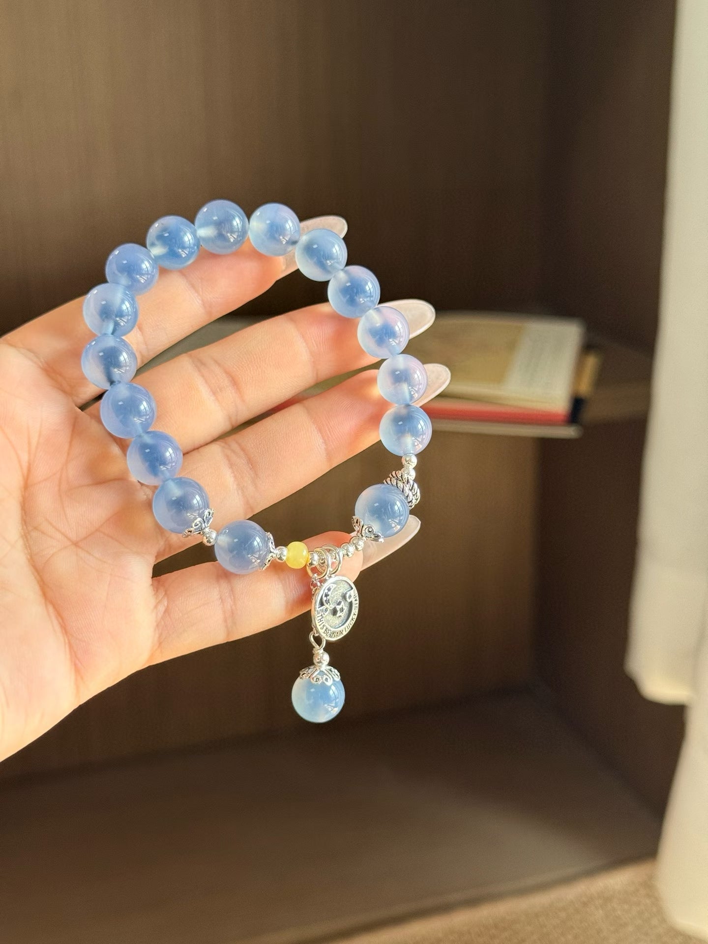 romance of wearing the "sea" 天然蓝色溏心玛瑙手串 natural blue chalcedon bracelet